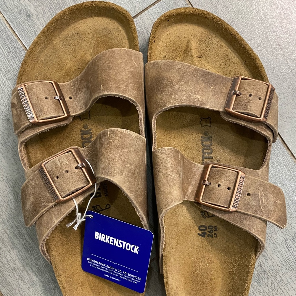 New in box Birkenstock Sandal(unisex: W9, M7)